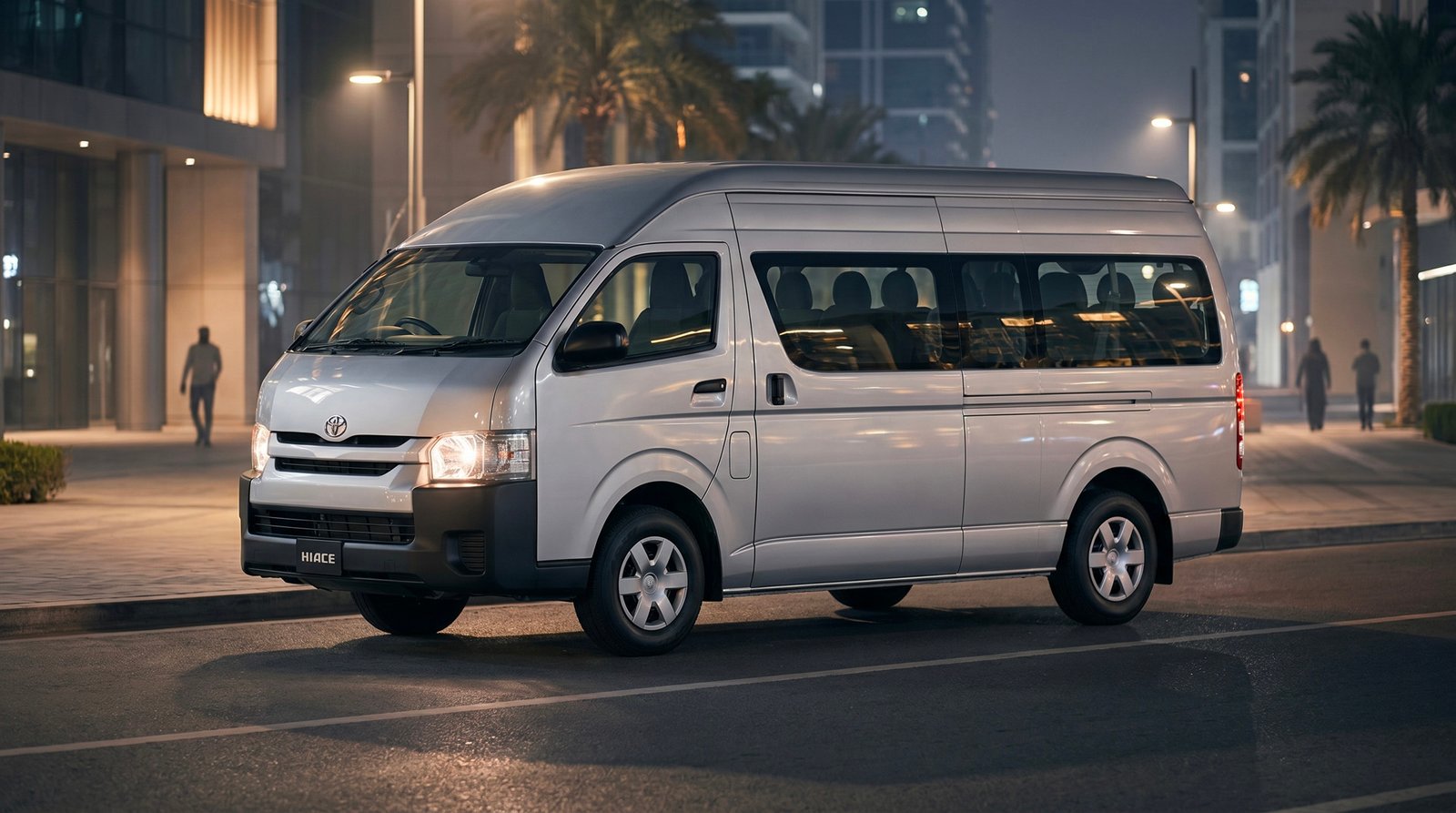 Van Toyota Hiace blanca para servicio de renta de Transportes LA FE