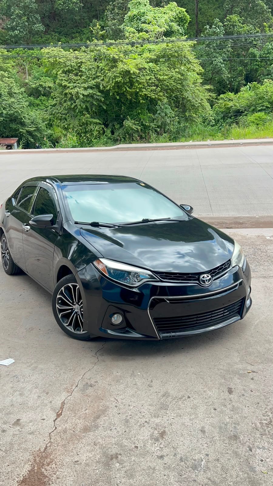 Automóvil Toyota Corolla negro para transporte de pasajeros