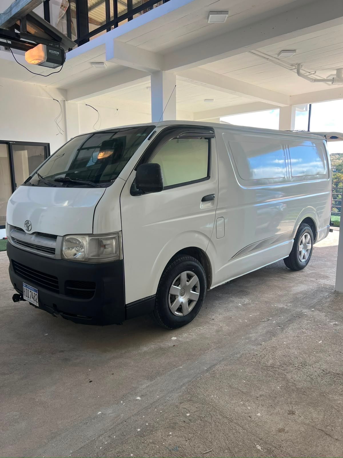 Van Toyota Hiace para transporte de carga